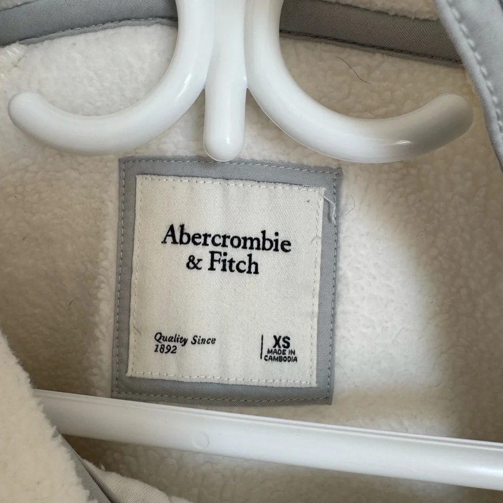 Abercrombie & Fitch Quilted Fleece Pullover - Picture 3 of 3